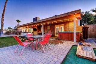 8 Large Bedrooms Billiards Firepit - 7