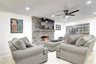 9 Large Bedrooms Game Lounge Fire Pit - 6