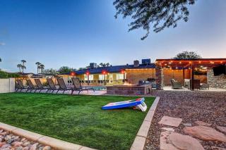 9 Large Bedrooms Game Lounge Fire Pit - 5