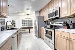 9 Large Bedrooms Game Lounge Fire Pit - 4