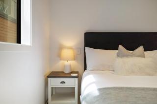 Modern Queenstown Apartment - walk to town - 6