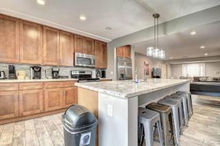 9 Large Bedrooms Private Pool Pool Table - 4