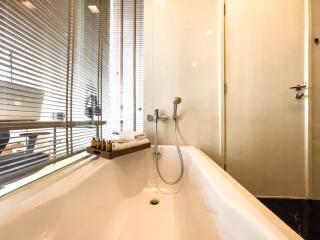 Near BTS Asok and MRT SKV l Pool and Sauna - 2