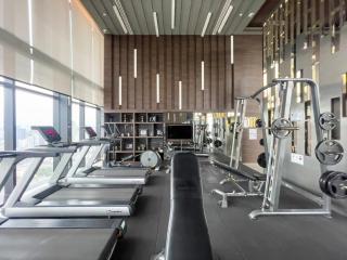 Near BTS l Central Sukhumvit l Pool and Sauna - 9