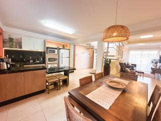 Triplex 3 Suites com Jacuzzi em Canto Grande - 1