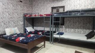 Hotel Panipat Town House - 9