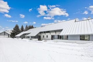 Village Green 9F - 7