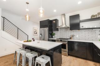 Riff & Rest - 2 Stylish Homes - Mins to Germantown - 4