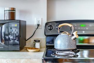 Prime Location Top Rated Clean Parking Free! - 3