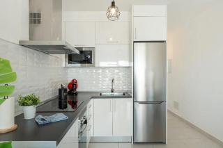 Escape Senator 212 - 2