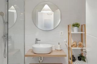 Escape Senator 212 - 1