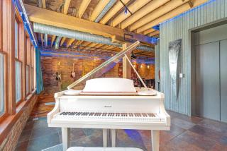 Backstage Jam - 2 Units - Walk to Broadway - 8