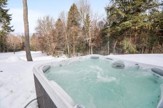 Two Chimneys: 5 br, a/c, fireplace, deck & hot tub, firepit, garage! - 6