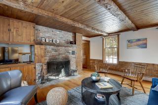 Two Chimneys: 5 br, a/c, fireplace, deck hot tub, firepit, garage - 1