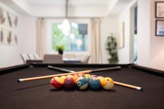 Cozy & Elegant Gem Fenced Yard BBQ & Games - 1