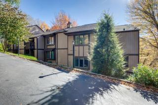 half Mi to Sugar Mtn Resort Condo with Balcony - 9