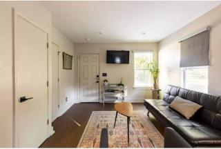 Boho Groove - Urban Studio With Relaxing Backyard - 3