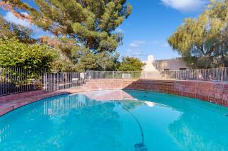 The Orangewood Oasis - 8