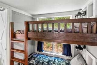 Crescent Moon Hygge Tiny Home by Dollywood, Hot Tub 3PM Check in - 8