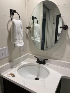 Crescent Moon Hygge Tiny Home by Dollywood, Hot Tub 3PM Check in - 4