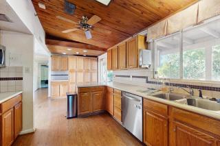 The Orangewood Oasis - 4