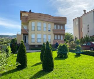 Modern house near Center - 0