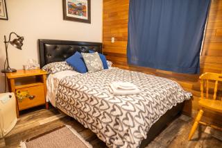 3 Bedroom Gardenside Downtown Home - 6