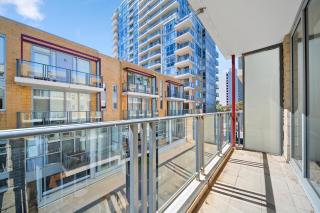 Spacious Apartment with Gym & Pool Access - 6