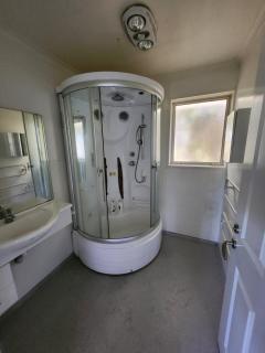 2 bedroom whole house 1 Queen 2 Single bed - 5