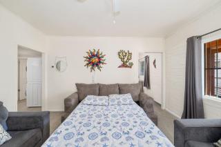 3BR 2BA Jacuzzi Putting Green Close to Airport - 6