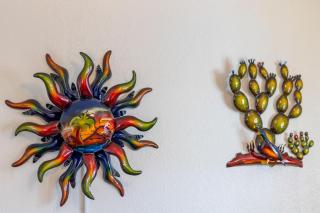 3BR 2BA Jacuzzi Putting Green Close to Airport - 1