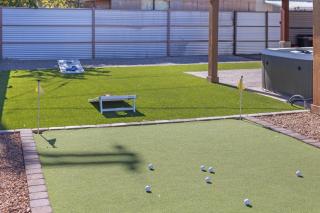 3BR 2BA Jacuzzi Putting Green Close to Airport - 5