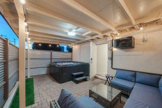 3BR 2BA Comfy Home with Jacuzzi - 0