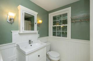 4BR-3BA Charming Family-Sized in Ames - 6