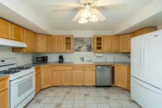 4BR-3BA Charming Family-Sized in Ames - 2