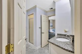 172 Colonnade Club - 5