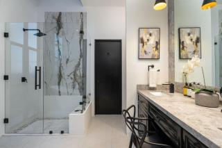 Vista Vieja, 6BR Luxury Villa with Pool & City Views - 6