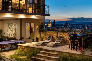 Vista Vieja, 6BR Luxury Villa with Pool & City Views - 1