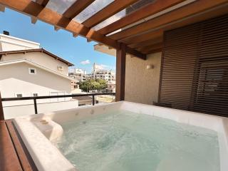 Triplex 3 Suites com Jacuzzi em Canto Grande - 0