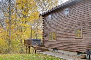 Private Hannibal Cabin with Sauna and Hot Tub! - 5