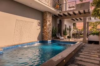 Vista Vieja, 6BR Luxury Villa with Pool & City Views - 1