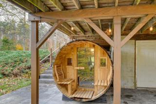Private Hannibal Cabin with Sauna and Hot Tub! - 2