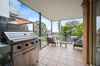 Bondi Beach Views Spacious 4BR Bondi Home - 8