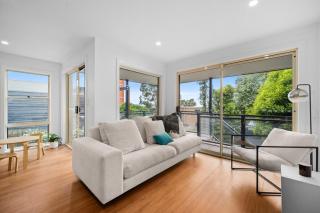 Bondi Beach Views Spacious 4BR Bondi Home - 4