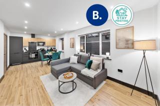 Luxury 1 Bedroom Apartment with Patio 10 min to tube sleeps 4 - 9