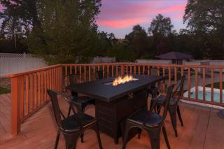 Cedar Creek Lodge with POOL/hot tub/sleeps 24! - 3