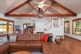 Cedar Creek Lodge with POOL/hot tub/sleeps 24! - 1