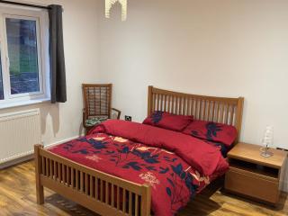 Purley Home - London & Gatwick 20 Mins Away - 1