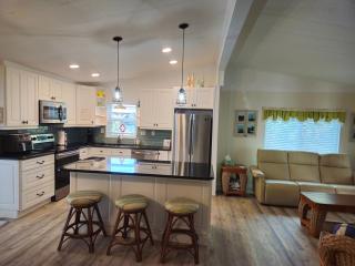 Lake Paradise Cottage - 9