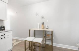 Broadview Modern Comfort For Work & Play - 3